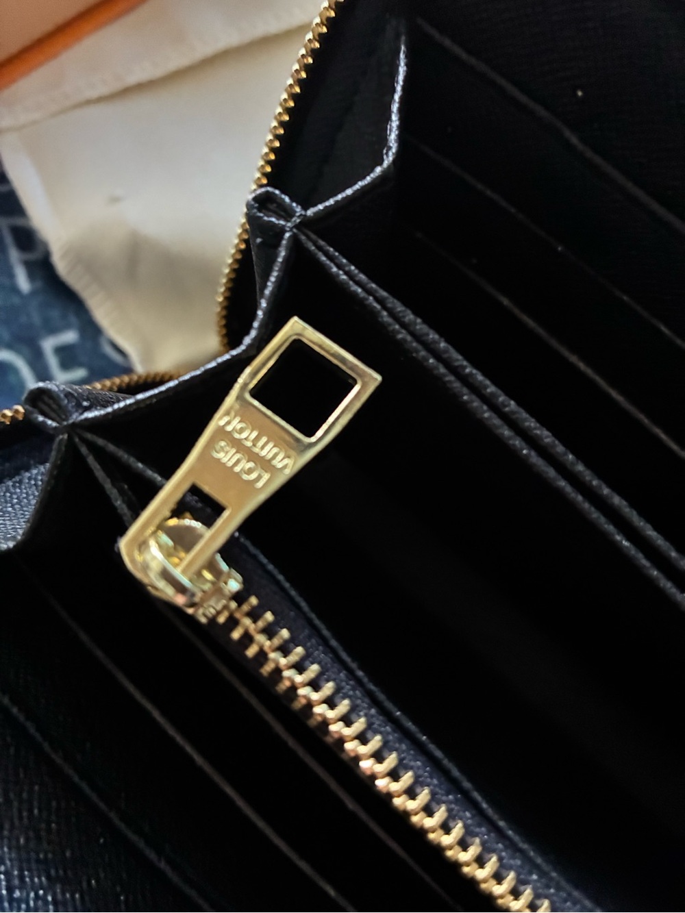 Black LV  monogram embossed Wallet - Picture 6 of 10